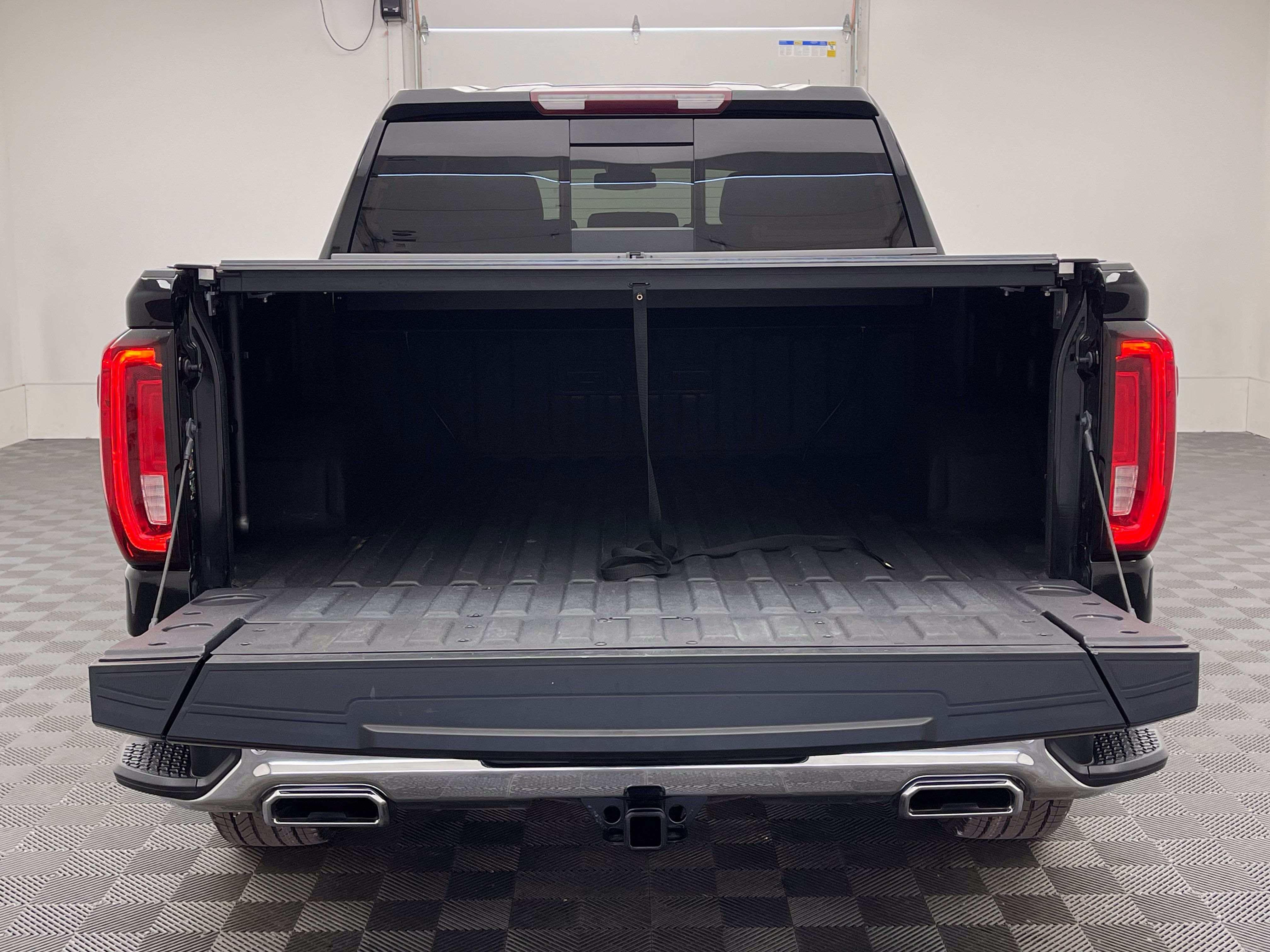 Used 2025 GMC Sierra 1500 SLT w/ SLT Premium Plus Package AWD/4WD image 11