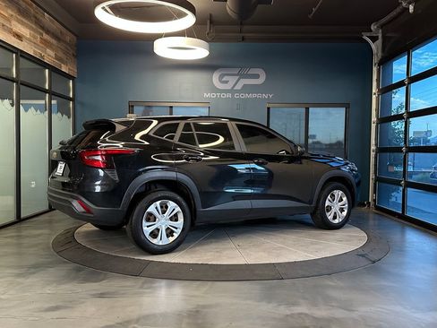 Used 2024 Chevrolet Trax LS FWD image 3