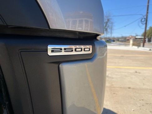 Used 2025 GMC Sierra 2500 AT4 w/ AT4 Premium Plus Package AWD/4WD image 9