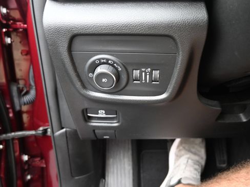 Used 2023 Jeep Grand Cherokee Limited AWD/4WD image 14
