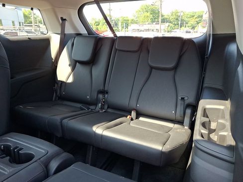 Used 2025 Kia Carnival SX w/ SX Dark Edition Package FWD image 15