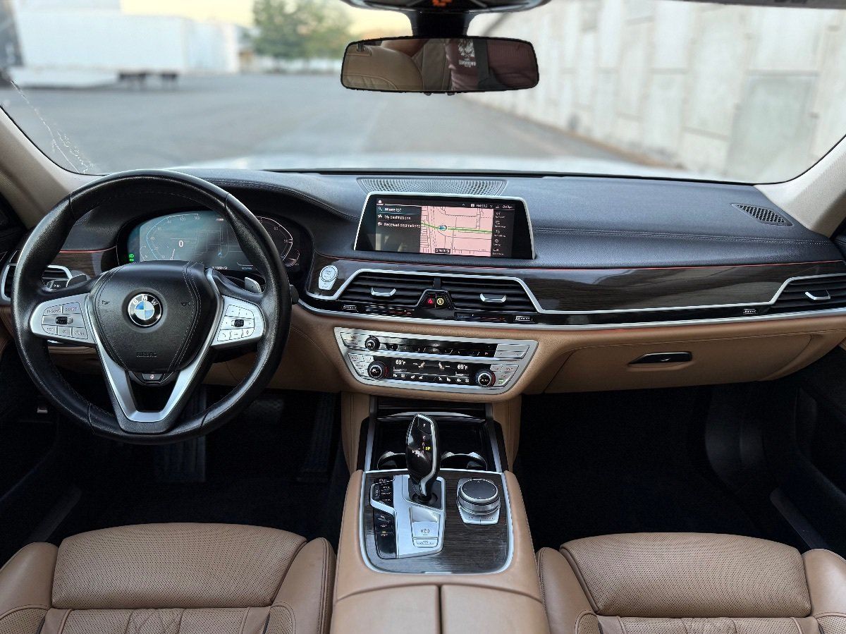Used 2022 BMW 740i RWD image 28