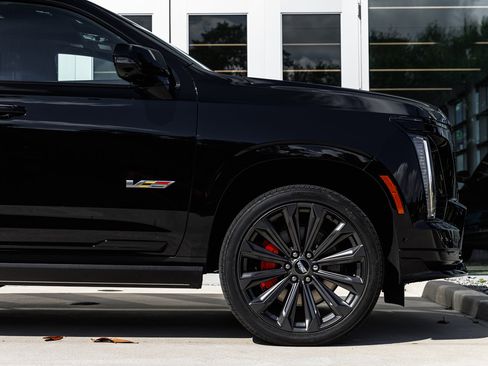 Used 2025 Cadillac Escalade ESV V image 7
