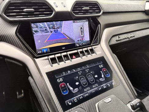 Used 2023 Lamborghini Urus Performante AWD/4WD image 23