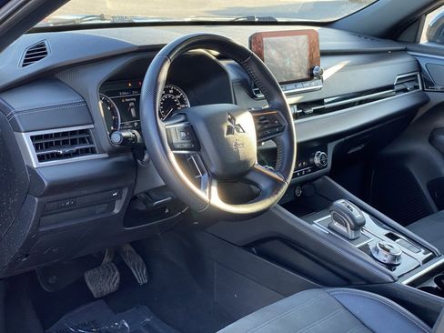 Used 2022 Mitsubishi Outlander SE image 10