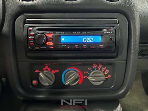 Used 1994 Pontiac Firebird Formula RWD image 26