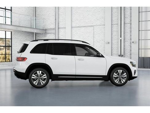 New 2026 Mercedes-Benz GLB 250 4MATIC image 17