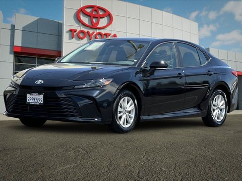 Used 2025 Toyota Camry LE FWD image 7