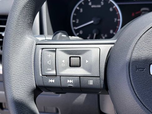 Used 2023 Nissan Rogue S FWD image 13