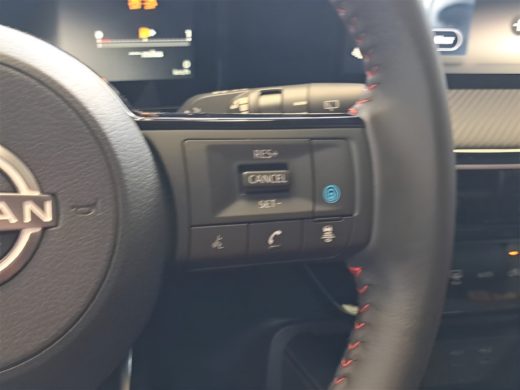Certified 2025 Nissan Kicks SR FWD image 36