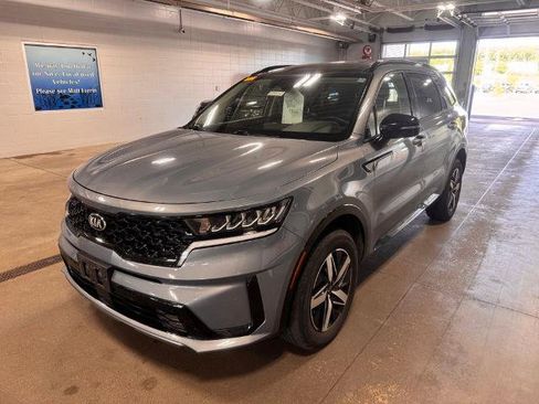 Used 2021 Kia Sorento EX w/ Panoramic Sunroof Package AWD/4WD image 3
