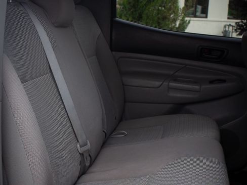 Used 2015 Toyota Tacoma PreRunner w/ SR5 Package RWD image 30