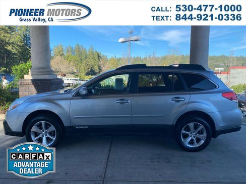 Used 2013 Subaru Outback 2.5i Limited AWD/4WD image 1