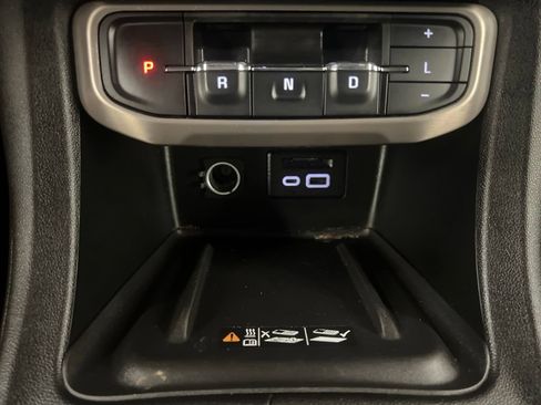 Used 2020 GMC Acadia Denali w/ Technology Package FWD image 19