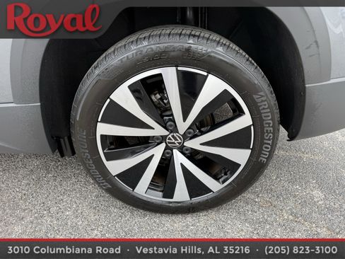 Certified 2022 Volkswagen Taos SE image 9