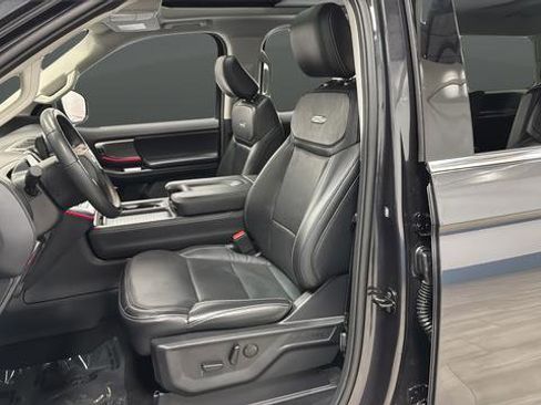 Used 2025 Ford Expedition Platinum image 9