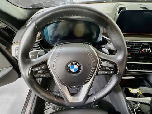 Used 2020 BMW 530i xDrive w/ Convenience Package AWD/4WD image 11