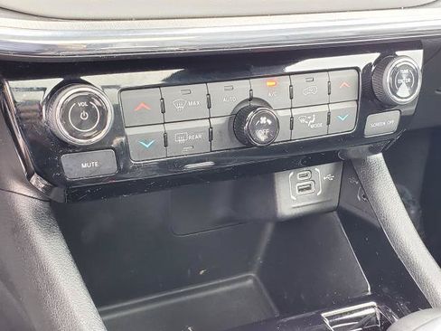 Used 2023 Jeep Compass Limited w/ Sun and Sound Group AWD/4WD image 18