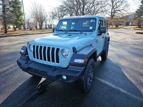 Used 2024 Jeep Wrangler Sport S image 2