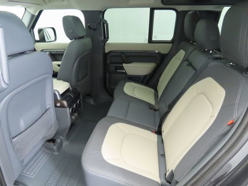 Used 2024 Land Rover Defender 110 X-Dynamic SE image 20