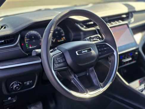 Used 2024 Jeep Grand Cherokee L Limited w/ Luxury Tech Group II image 16