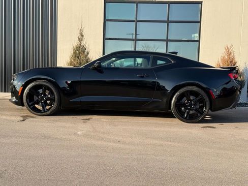 Used 2018 Chevrolet Camaro SS image 2