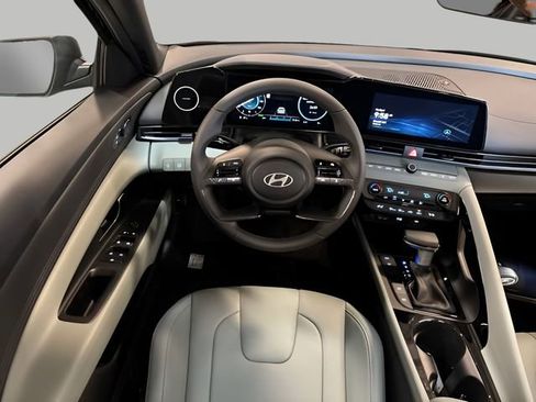 New 2025 Hyundai Elantra Limited image 16