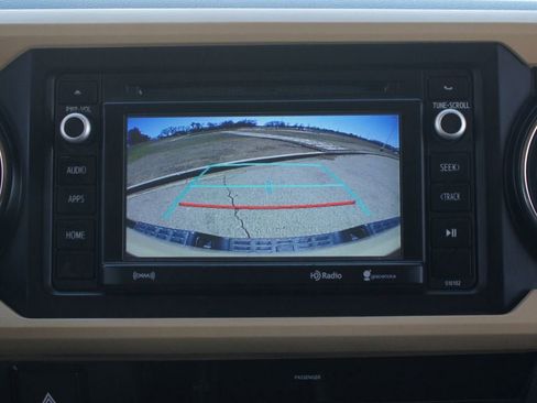 Used 2017 Toyota Tacoma SR5 w/ Tow Package image 8