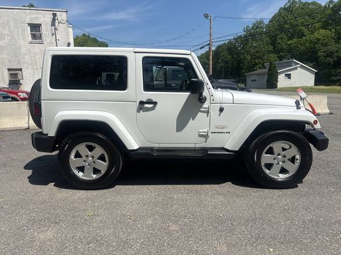 Used 2012 Jeep Wrangler Sahara w/ Connectivity Group AWD/4WD image 9