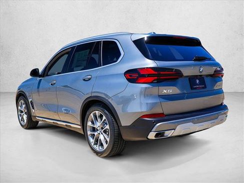 Used 2026 BMW X5 xDrive50e AWD/4WD image 7