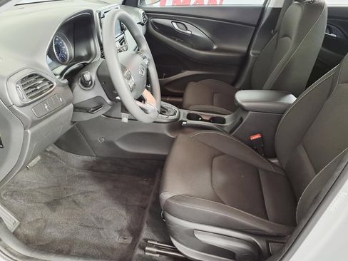 Used 2018 Hyundai Elantra GT FWD image 15