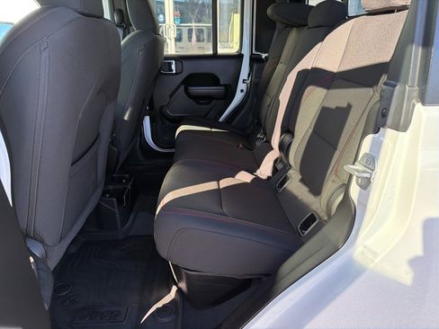 Used 2023 Jeep Gladiator Rubicon w/ Cold Weather Group image 31