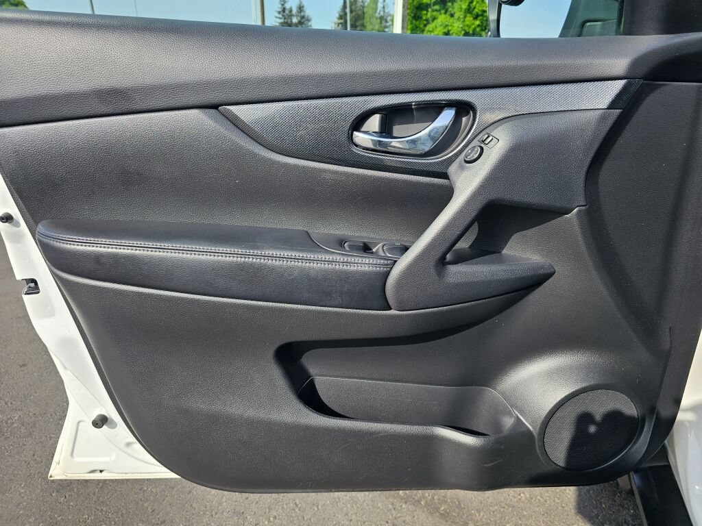 Used 2015 Nissan Rogue SL AWD/4WD image 23