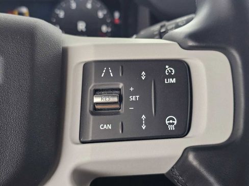 Used 2025 Land Rover Defender 110 X-Dynamic SE image 28