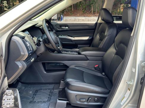 Used 2022 Nissan Pathfinder SL w/ SL Premium Package FWD image 16