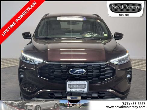 Used 2023 Ford Escape ST-Line Select w/ Tech Pack #2 AWD/4WD image 2