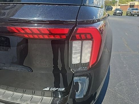 Used 2025 Ford Explorer ST-Line w/ ST-Line Street Pack image 6