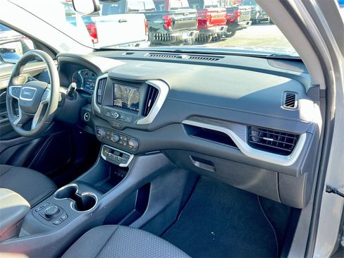 Used 2024 GMC Terrain SLE w/ Driver Convenience Package image 23