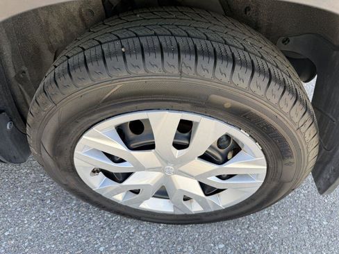 Used 2022 Toyota Corolla Cross L image 19