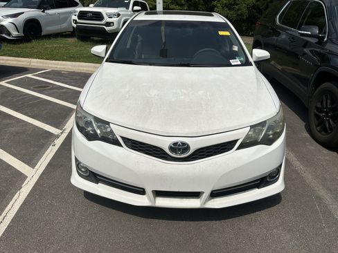 Used 2013 Toyota Camry SE FWD image 2