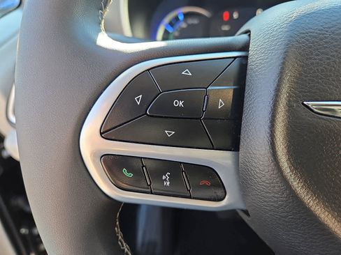 Used 2022 Chrysler Pacifica Touring-L image 22