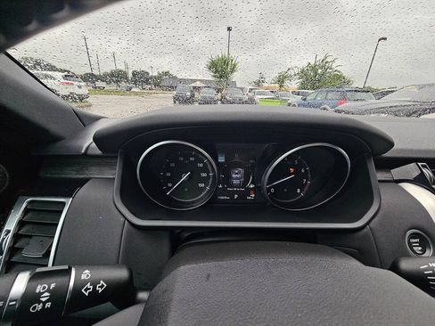 Used 2017 Land Rover Discovery HSE AWD/4WD image 13