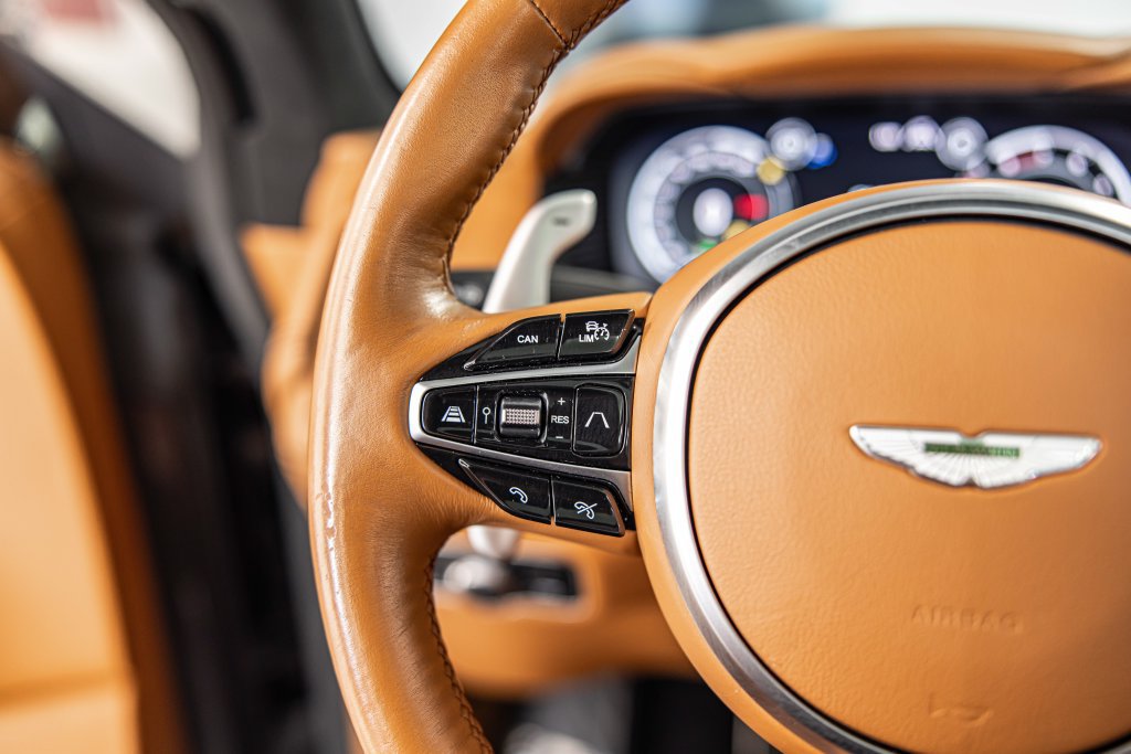 Used 2021 Aston Martin DBX AWD/4WD image 26