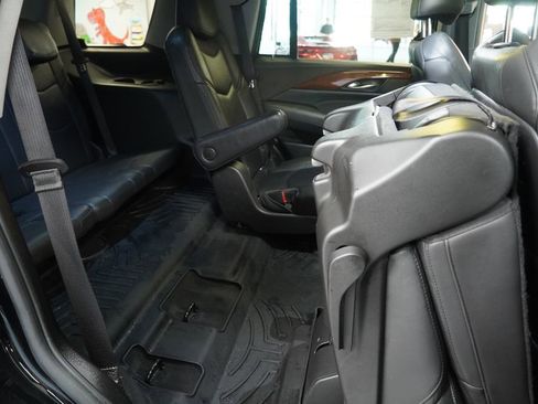 Used 2019 Cadillac Escalade Luxury AWD/4WD image 20