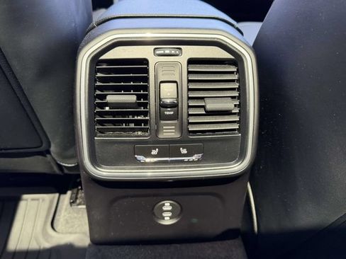 Certified 2023 Porsche Macan AWD/4WD image 19