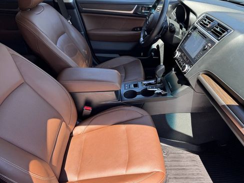 Used 2019 Subaru Outback 2.5i Touring w/ Popular Package #3A AWD/4WD image 17