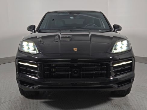 Used 2025 Porsche Cayenne Coupe image 2