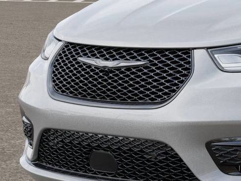 New 2026 Chrysler Pacifica Limited w/ S Appearance Package FWD image 11