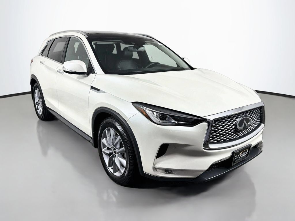 Used 2022 INFINITI QX50 Essential AWD/4WD image 2