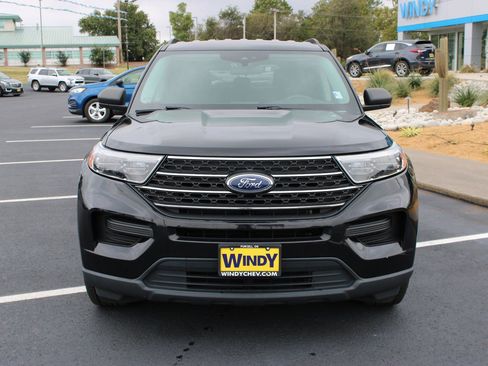 Used 2022 Ford Explorer XLT image 3